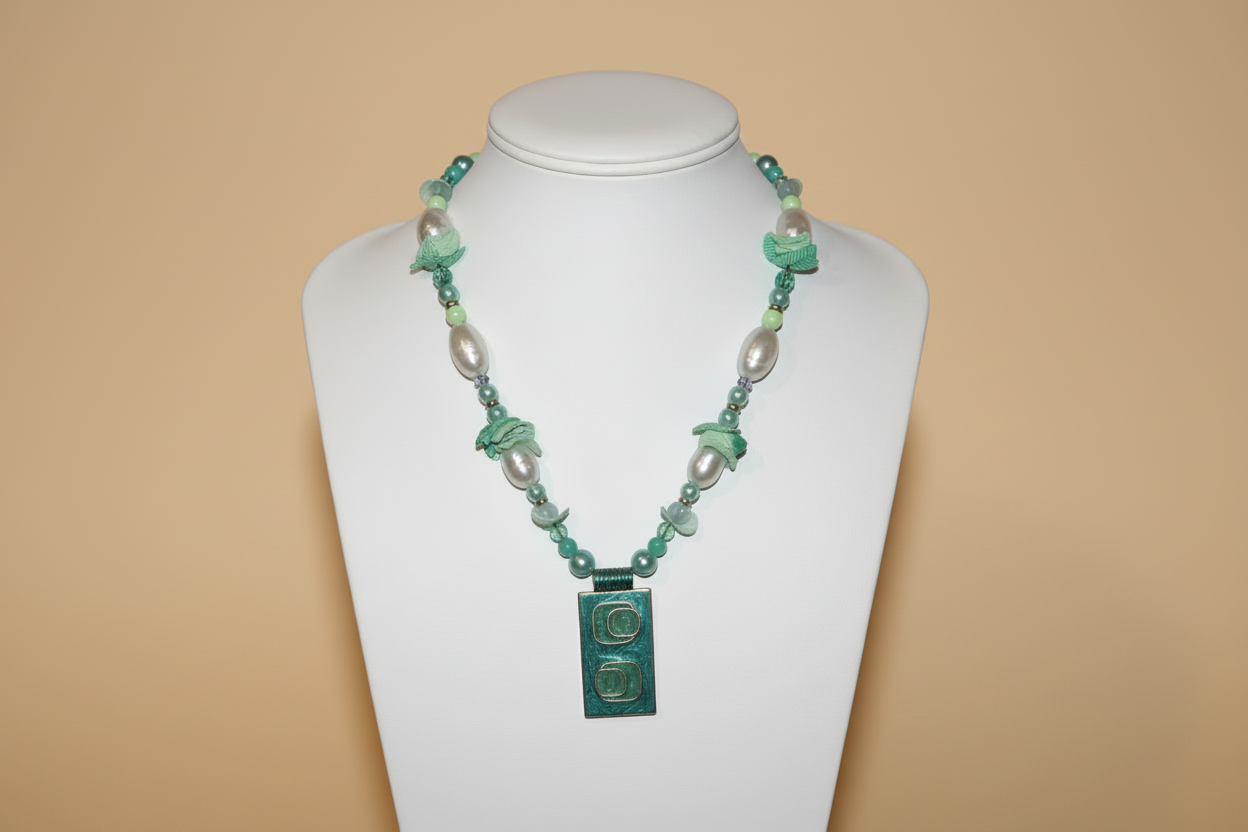 Vintage carved jade and gold pendant